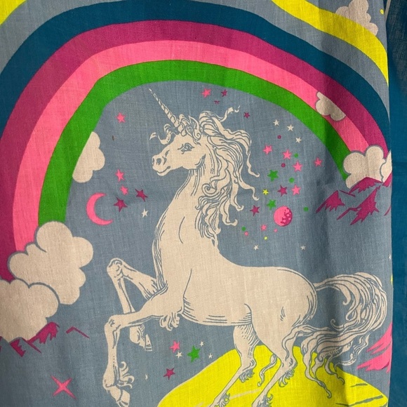 Vintage Colorful Unicorn Scarf with Rainbow Design 1980s USA made - Picture 3 of 5